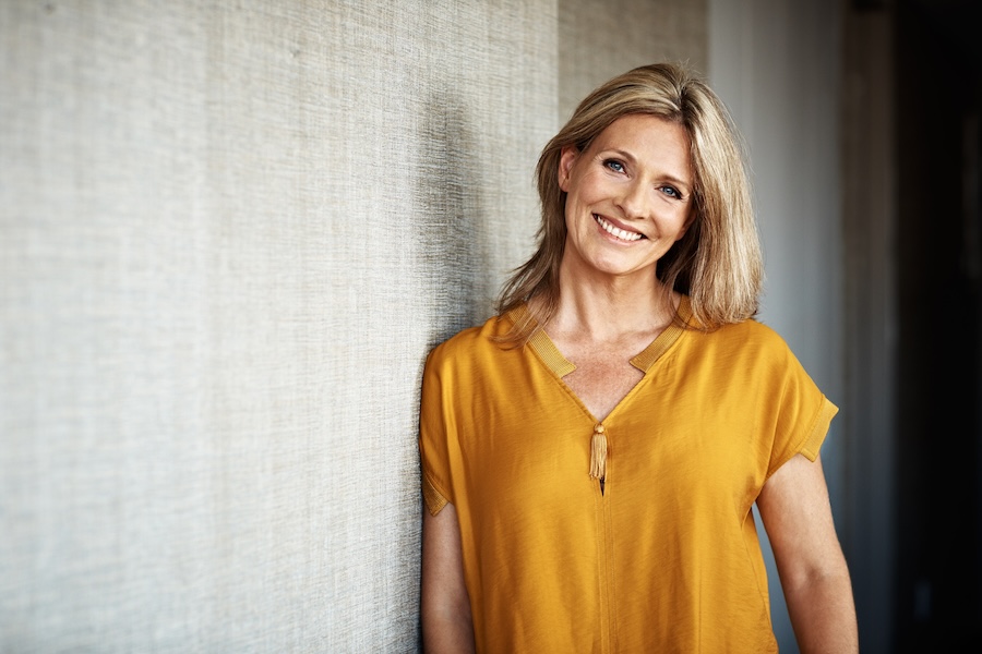 woman smiling with a white smile, teeth whitening